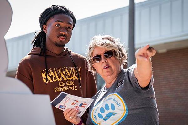 Faculty member pointing student in the proper direction 